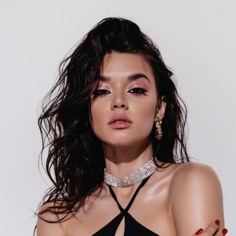 luxurious woman with glamorous jewelry